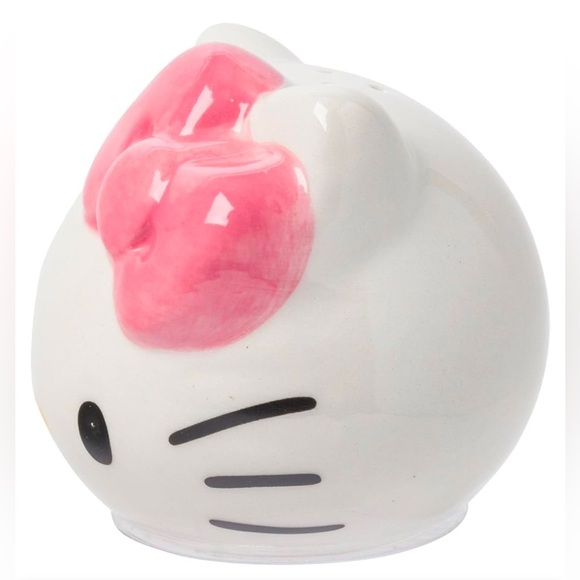 NIB: Hello Kitty And My Melody 3D Sculpted Ceramic Salt and Pepper Shaker Set - Picture 4 of 11